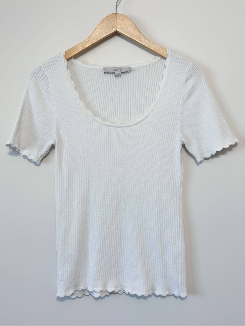 LOFT Scallop Edge Ribbed Tee Shirt Short Sleeve Top Scoop Neck White SMALL